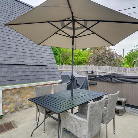 Puget Sound Cabin With Hot Tub And Water Views! Bremerton Exterior photo