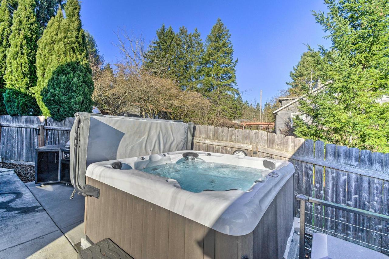 Puget Sound Cabin With Hot Tub And Water Views! Bremerton Exterior photo