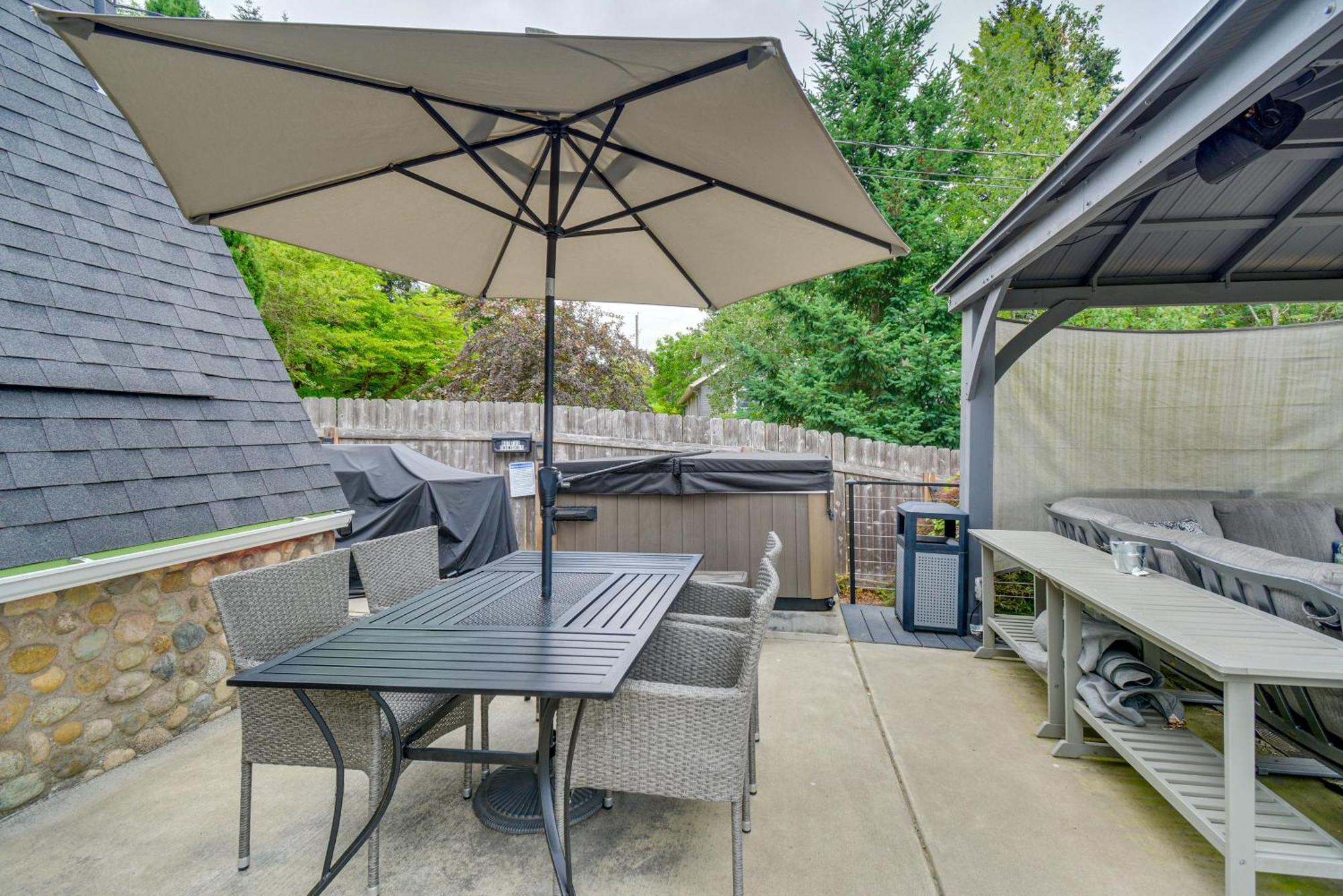 Puget Sound Cabin With Hot Tub And Water Views! Bremerton Exterior photo